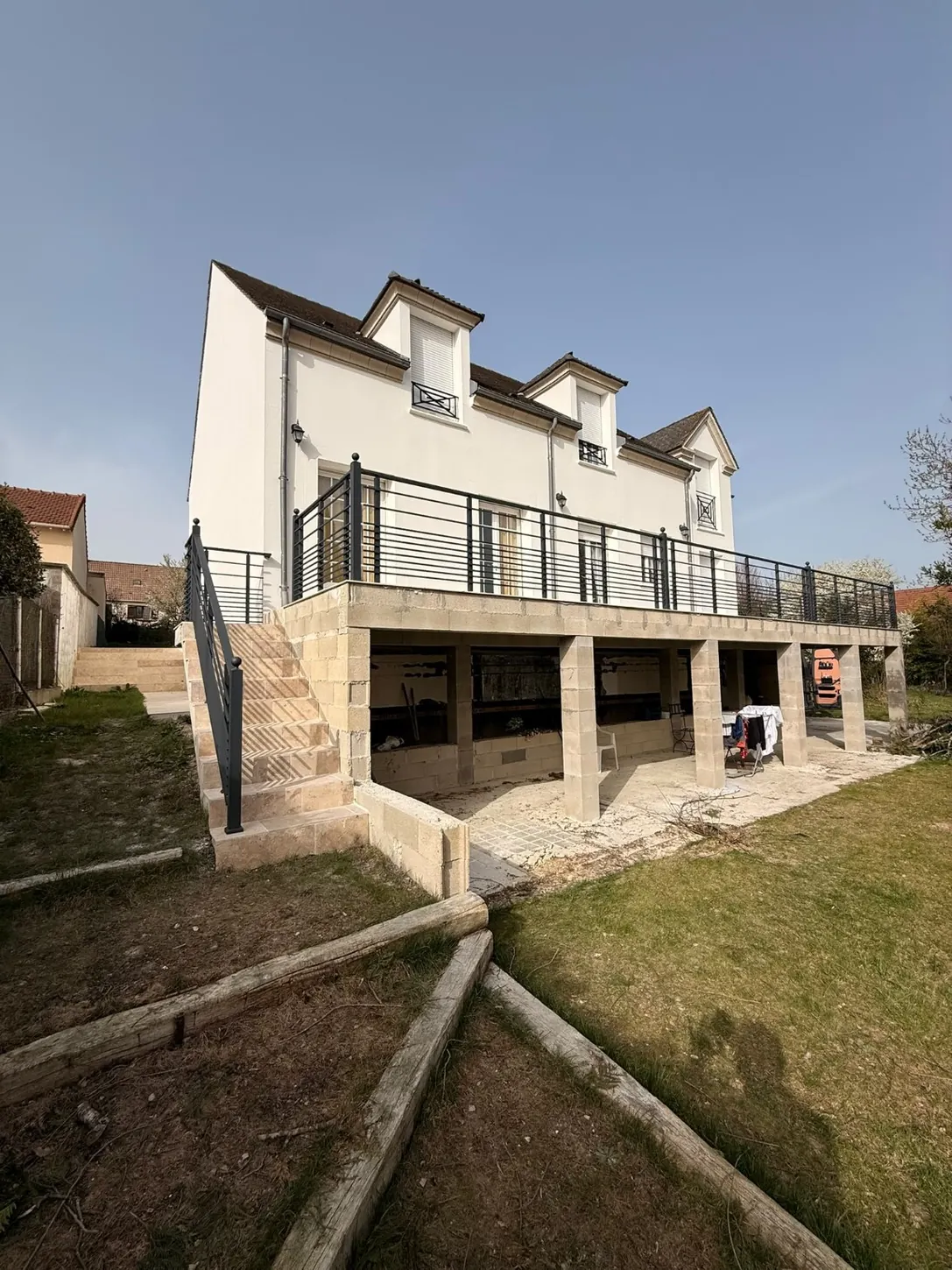 Terrasse équipée d’un garde-corps sur mesure