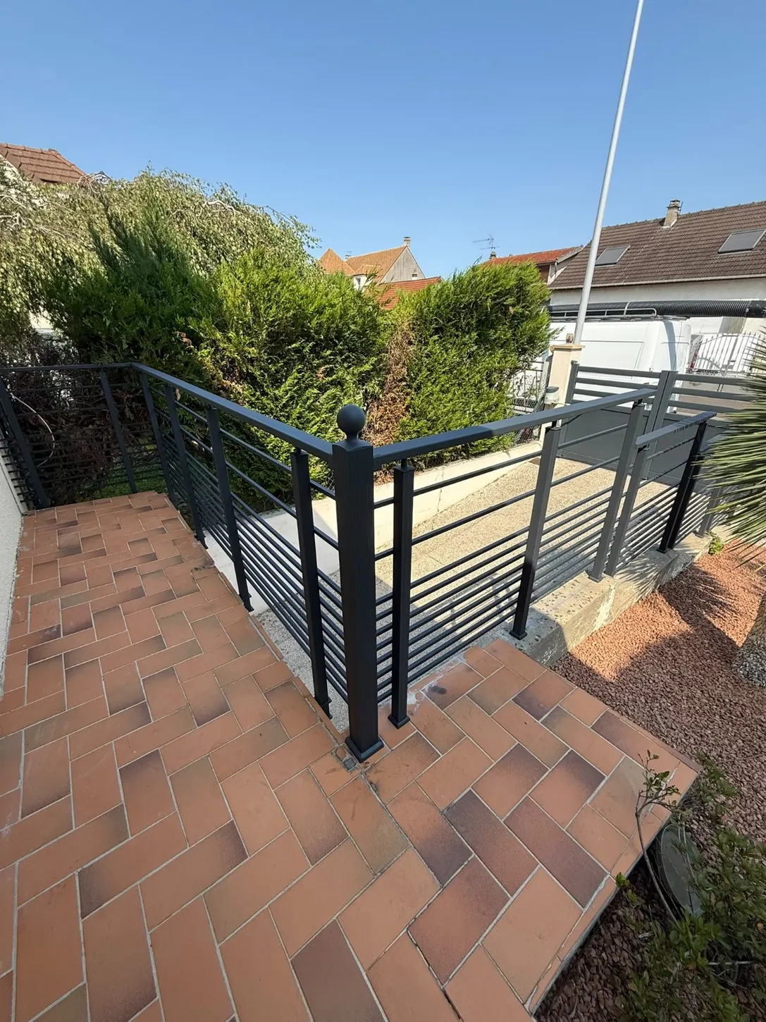 Garde-corps en aluminium anthracite pour un extérieur et escalier de terrasse